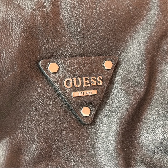 Guess Black Satchel Purse With Bonus Guess Winged Heart Bag Charm / Key Ring ๐ - Picture 5 of 12